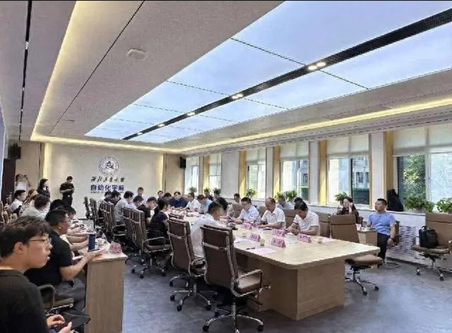 西安西瑪電機與西北工業(yè)大學開展“雙進”活動,共推科技創(chuàng)新與產(chǎn)業(yè)升級 西安西瑪電機與西北工業(yè)大學開展“雙進”活動,共推科技創(chuàng)新與產(chǎn)業(yè)升級